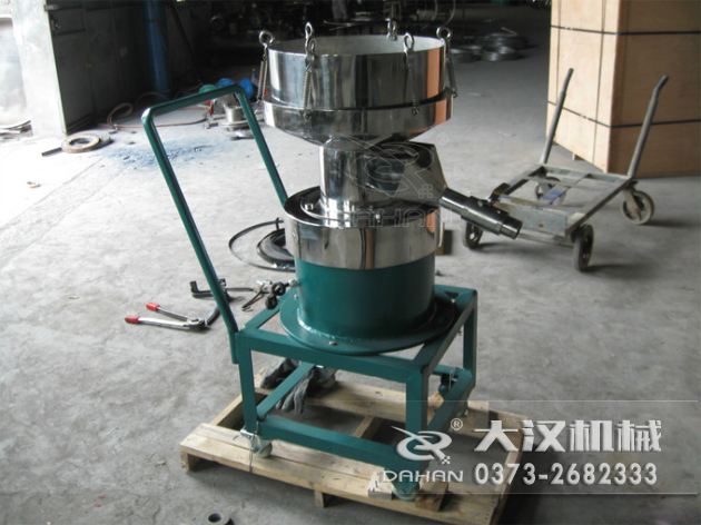 特殊制作的涂料振動(dòng)篩-加裝小推車裝置，方便設(shè)備的移動(dòng)。